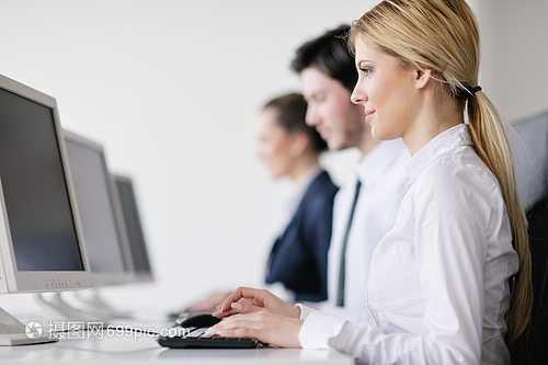 高效服务，从耳到心——商务人员耳机服务与经理培训指示的艺术